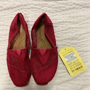 Toms in a Lace Fabric